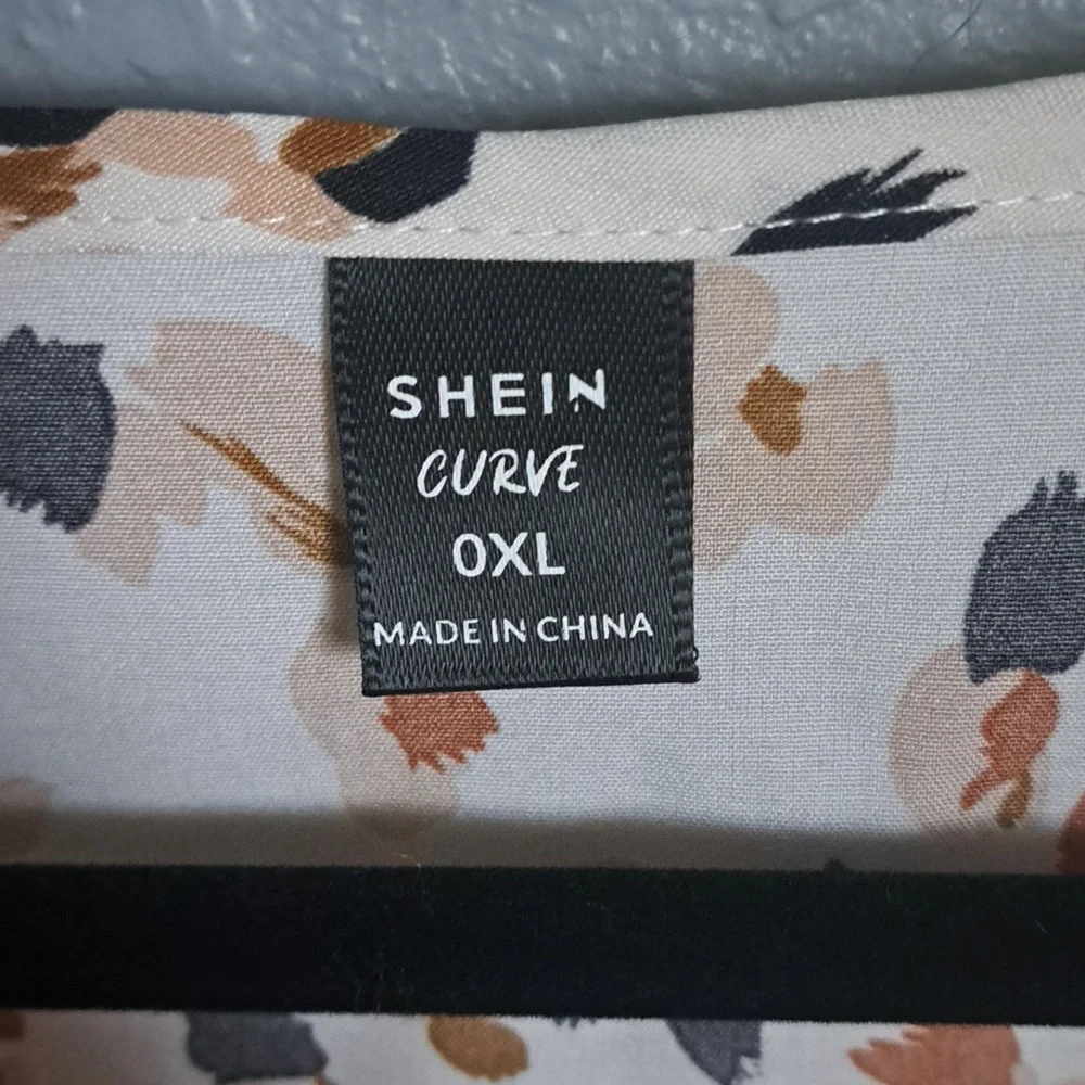 SHEIN Curve Blouse | Size 0XL - Picture 4 of 4